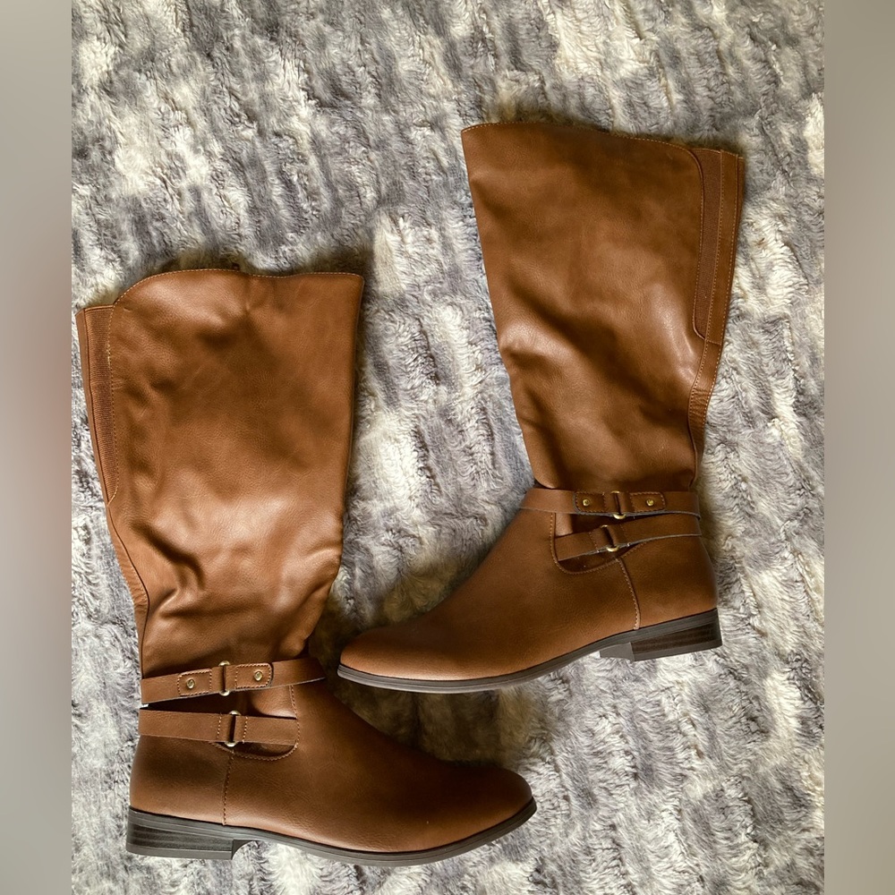 Style & Co, size 8 wide calf, only worn once, cute and comfortable, light brown